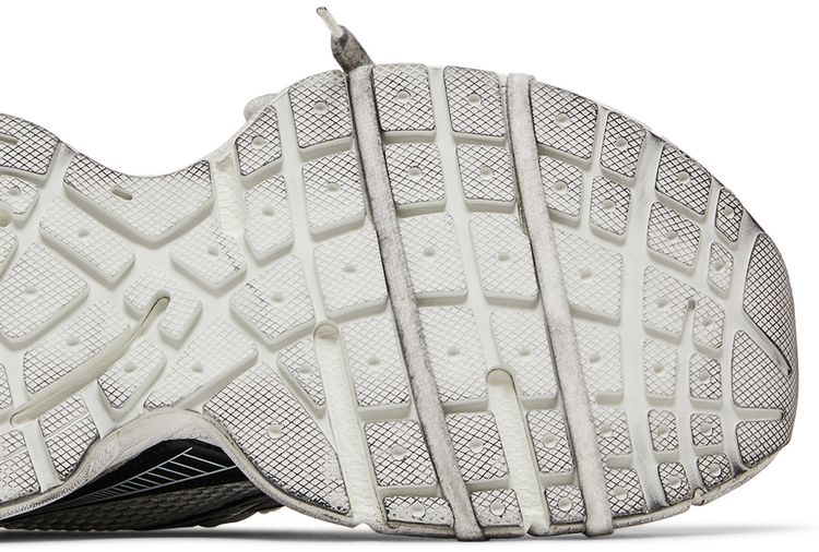 Balenciaga 3XL Sneaker Worn Out   White Black