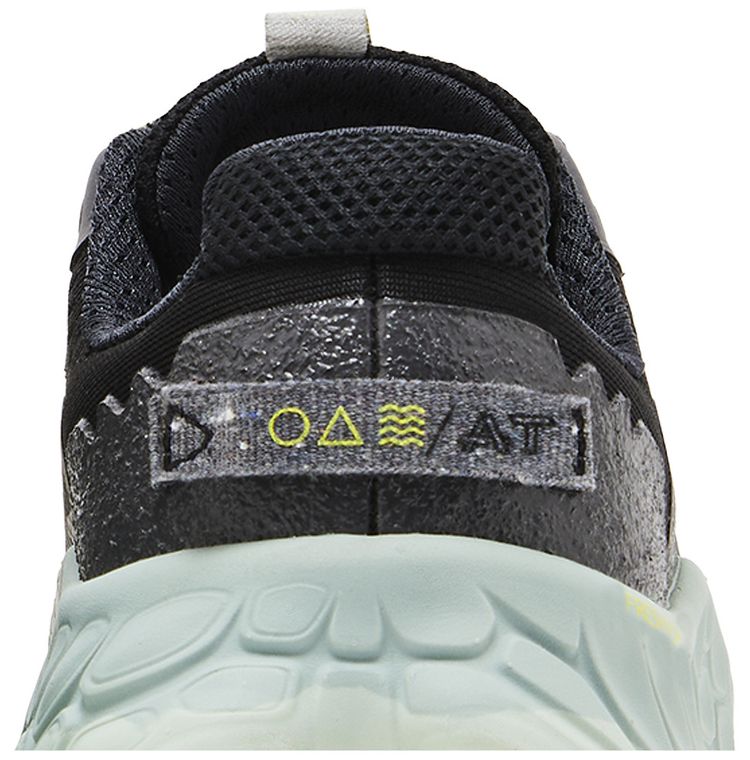 New Balance Fresh Foam X More Trail v3 2E Wide Black Tea Tree