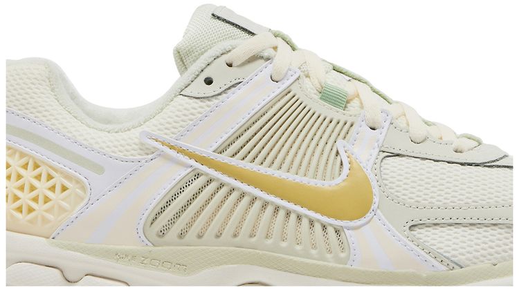 Nike Wmns Air Zoom Vomero 5 Sail Buff Gold