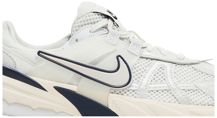 Nike Wmns V2K Run Platinum Tint Guava Ice