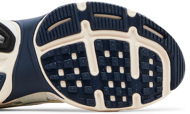 Nike Wmns V2K Run Platinum Tint Guava Ice