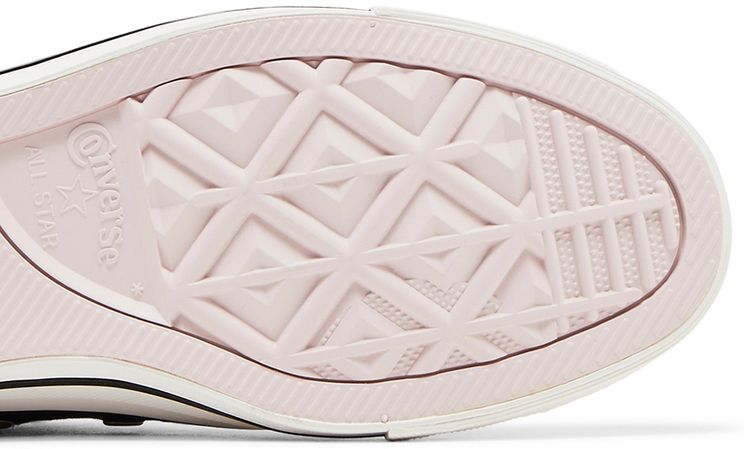 Converse Wmns Chuck Taylor All Star High Embroidered Stars