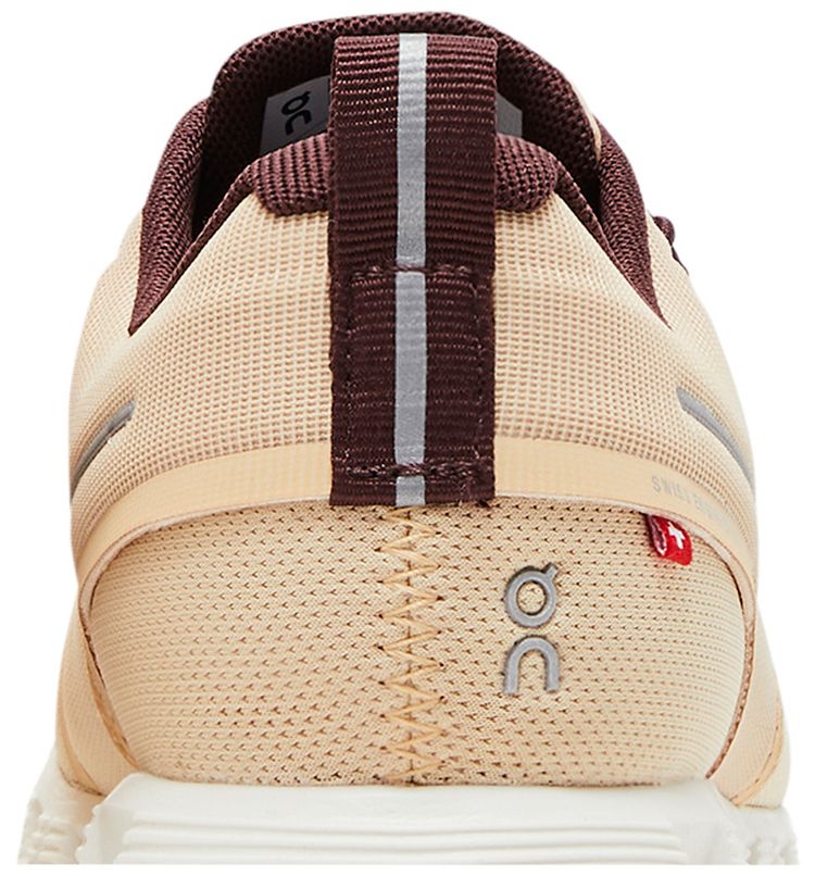 ON Wmns Cloud 5 Waterproof Savannah Ivory