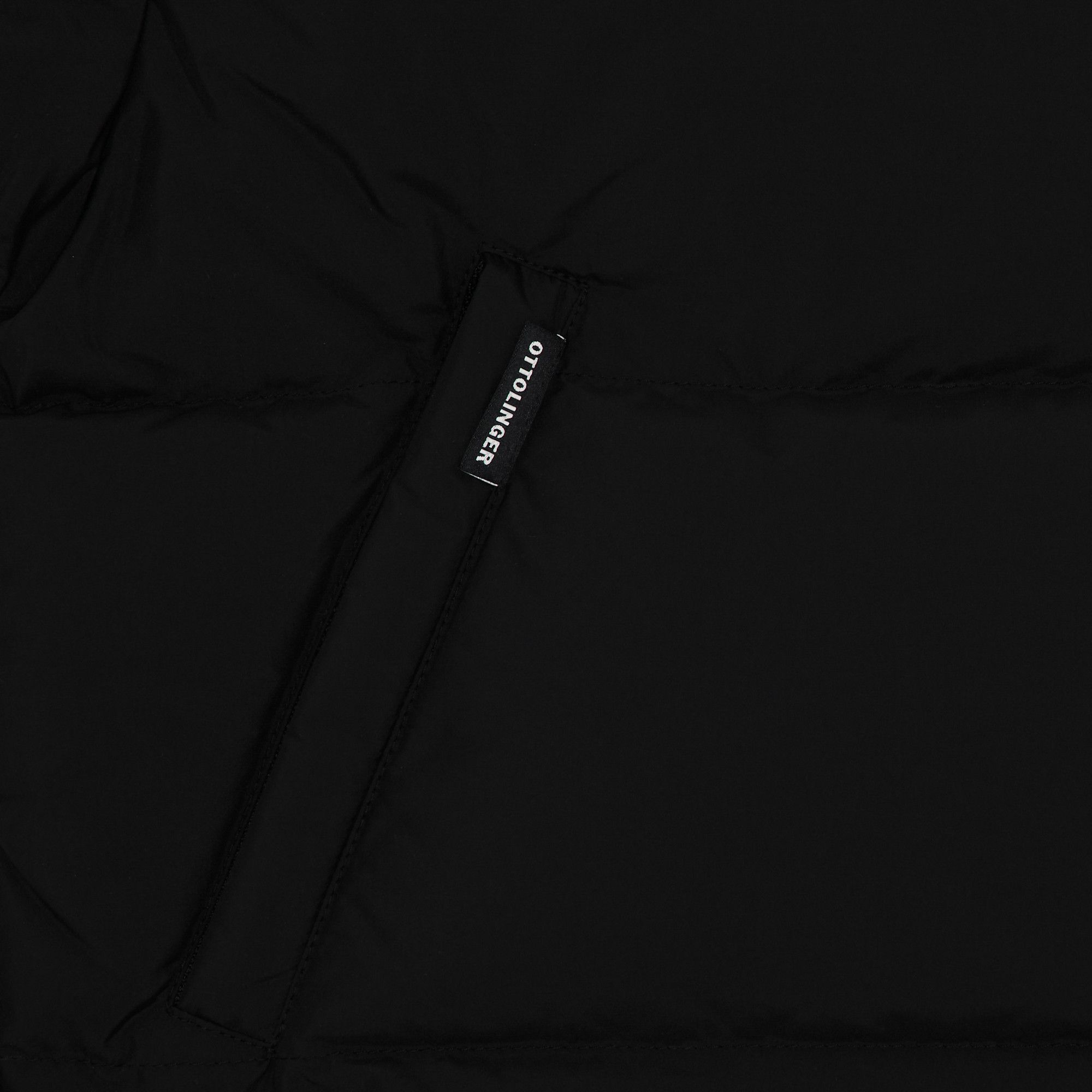 【関税込み】Ottolinger ブラック Strappy パファージャケット Buy Ottolinger Strappy Puffer Jacket 'Black' - 1090602921