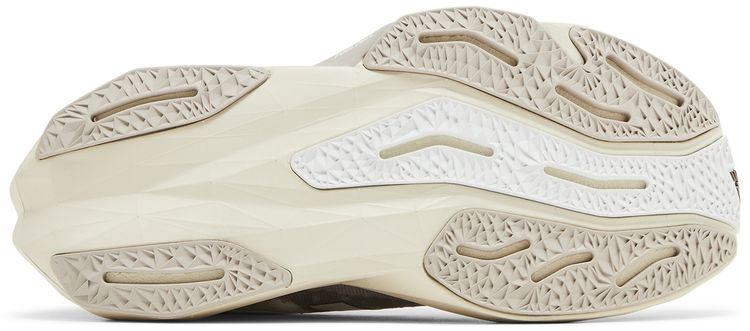 New Balance Sydney McLaughlin Levrone x Wmns FuelCell Rebel v4 Linen Moonrock