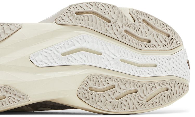 New Balance Sydney McLaughlin Levrone x Wmns FuelCell Rebel v4 Linen Moonrock