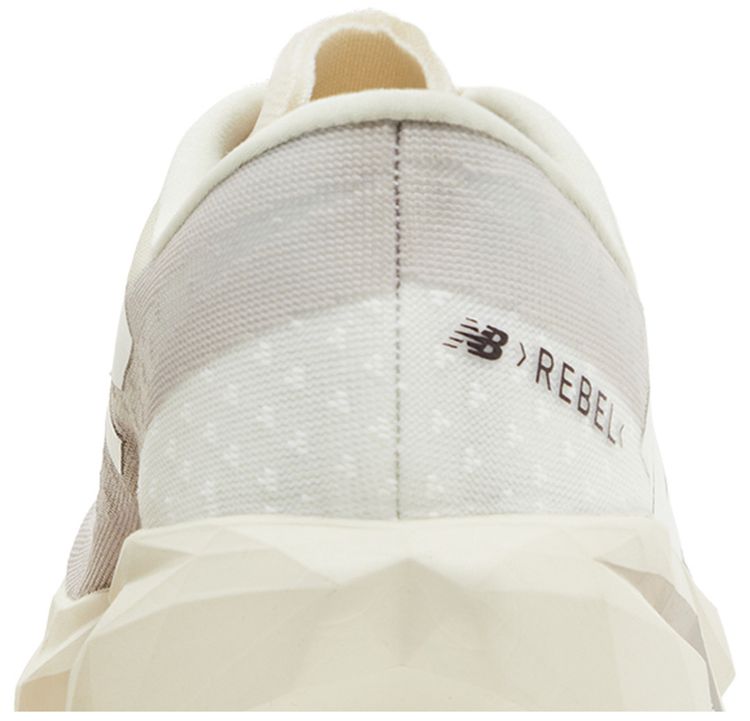 New Balance Sydney McLaughlin Levrone x Wmns FuelCell Rebel v4 Linen Moonrock