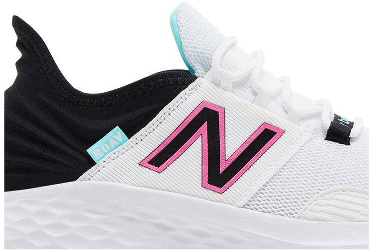 New Balance Wmns Fresh Foam Roav White Black Surf