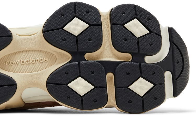 New Balance 9060 Sparrow