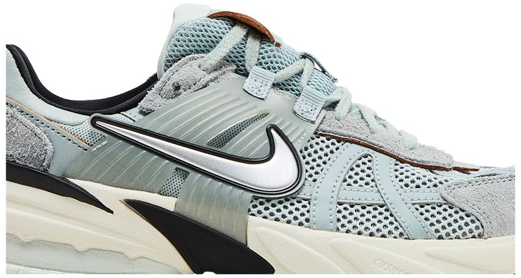 Nike Wmns V2K Run Light Pumice