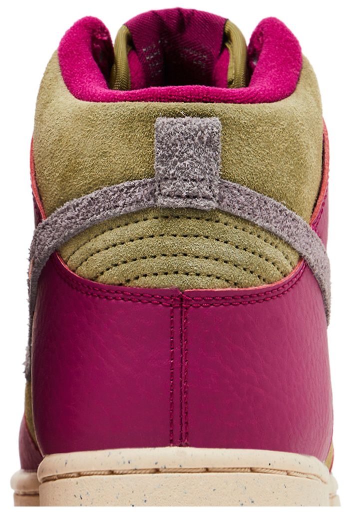 Nike Wmns Dunk High Dynamic Berry