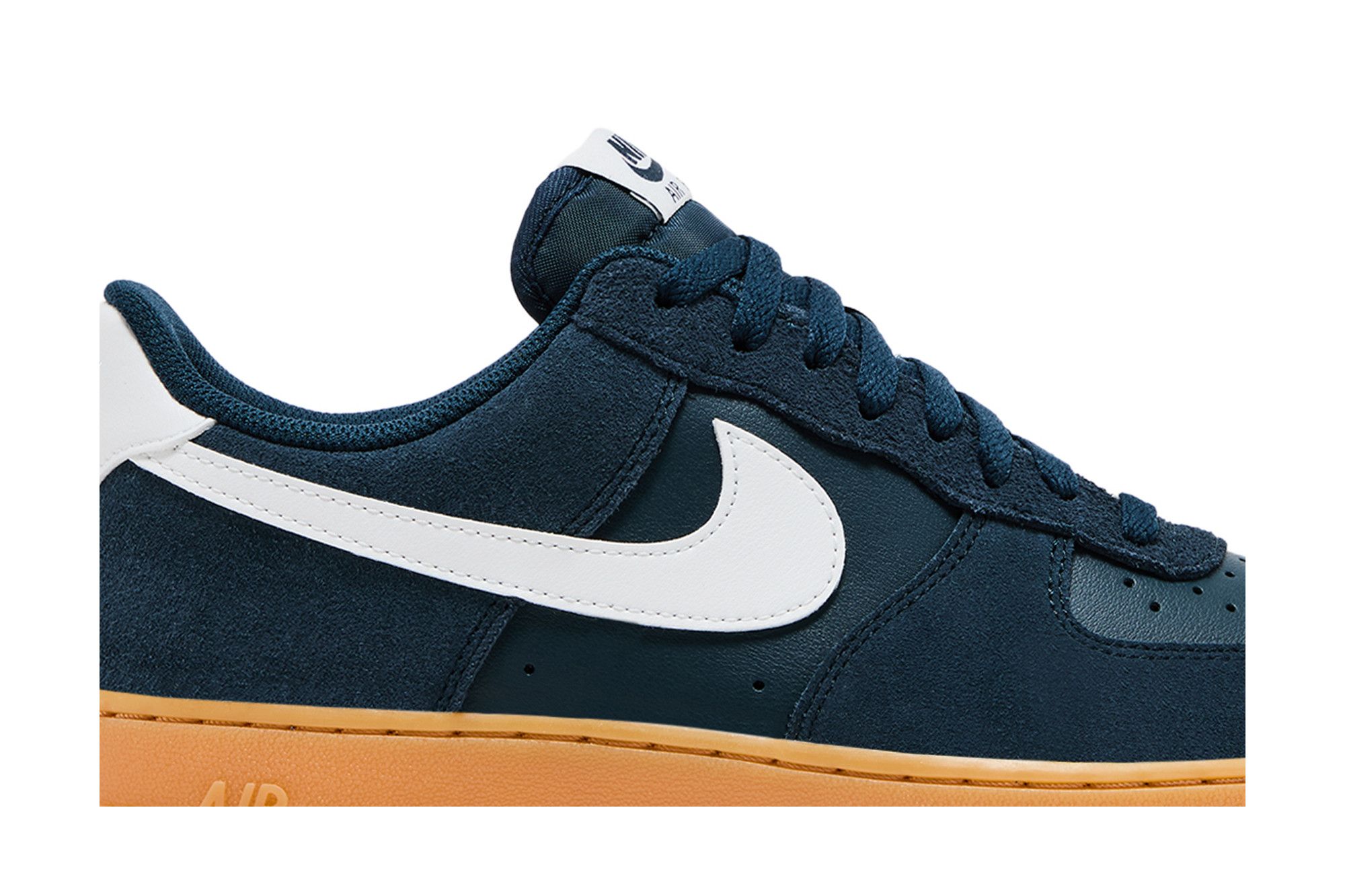 Nike air force 1 navy gum sole deals