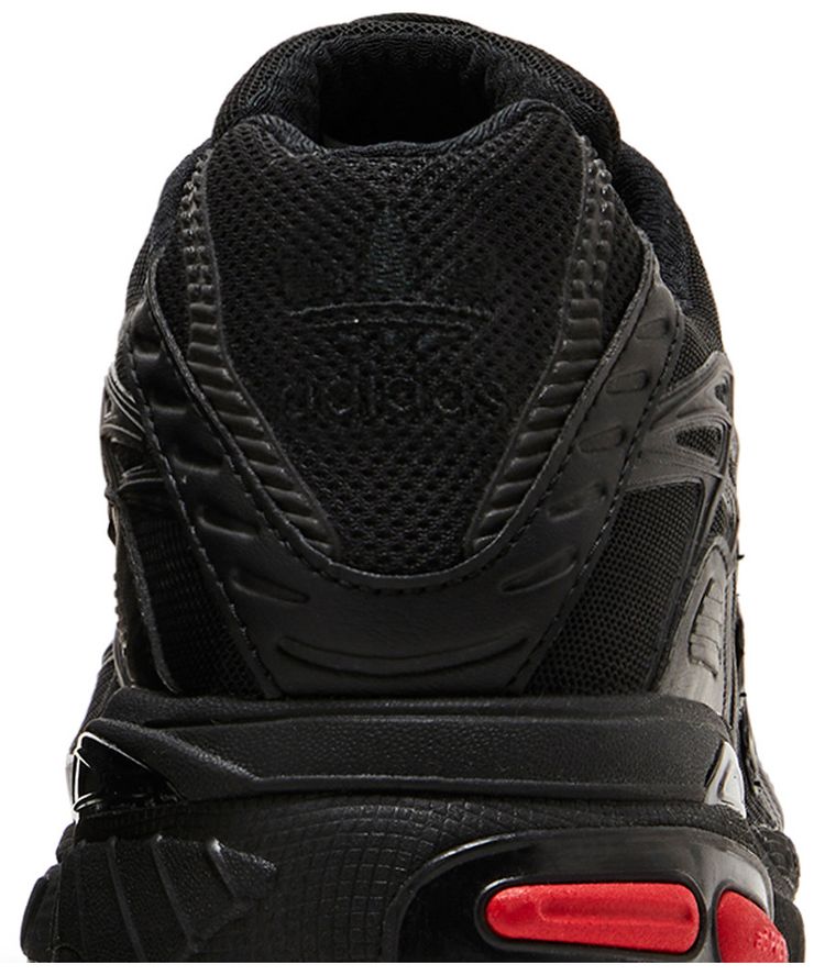 Adistar Cushion Black Scarlet