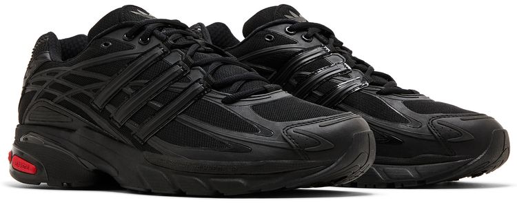 Adistar Cushion Black Scarlet