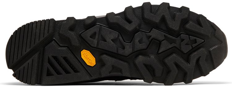 580 GORE TEX Black Magnet