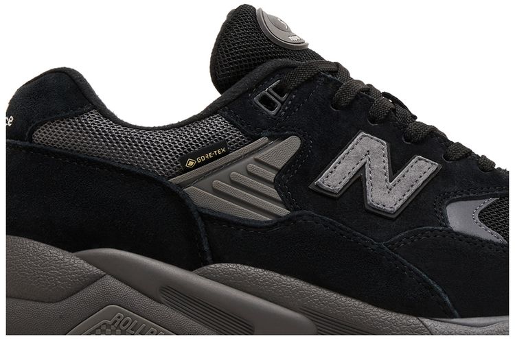 580 GORE TEX Black Magnet