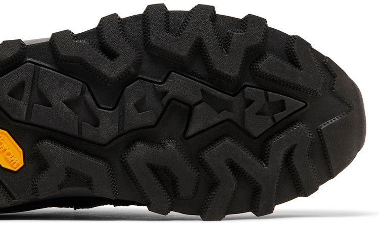 580 GORE TEX Black Magnet