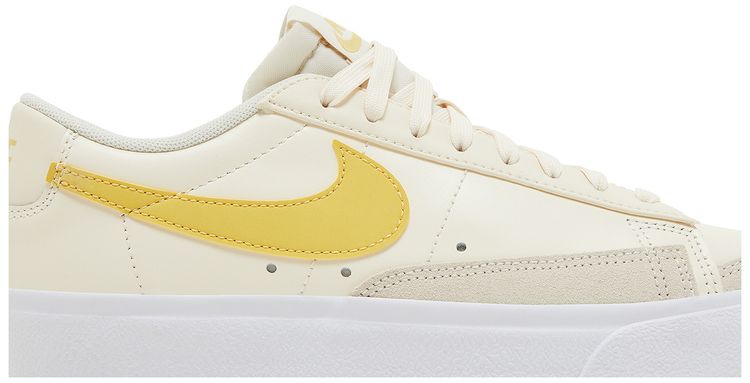 Nike Wmns Blazer Low Platform Pale Ivory Saturn Gold