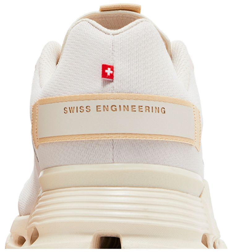 Cloudnova Form Sand Moon