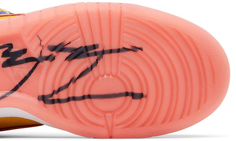 Nike Futura Laboratories x Dunk Low SB Sunblush Friends  Family