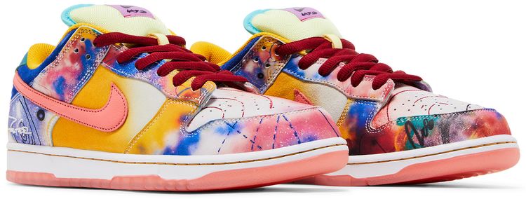 Nike Futura Laboratories x Dunk Low SB Sunblush Friends  Family
