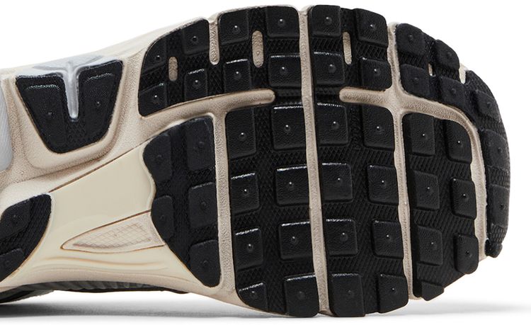 Nike Wmns Air Zoom Vomero 5 Platinum Light Orewood Brown