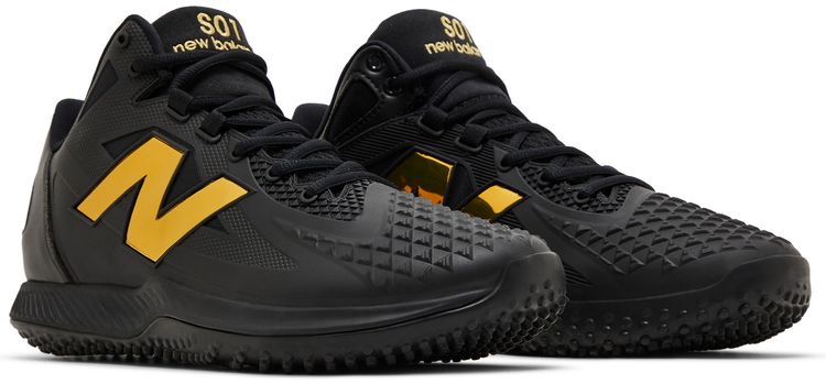 New Balance Ohtani 1 TF Black Metallic Gold