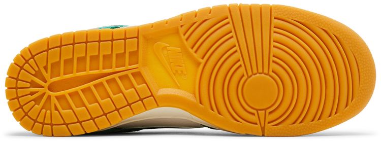 Nike Dunk Low SE Malachite Gum