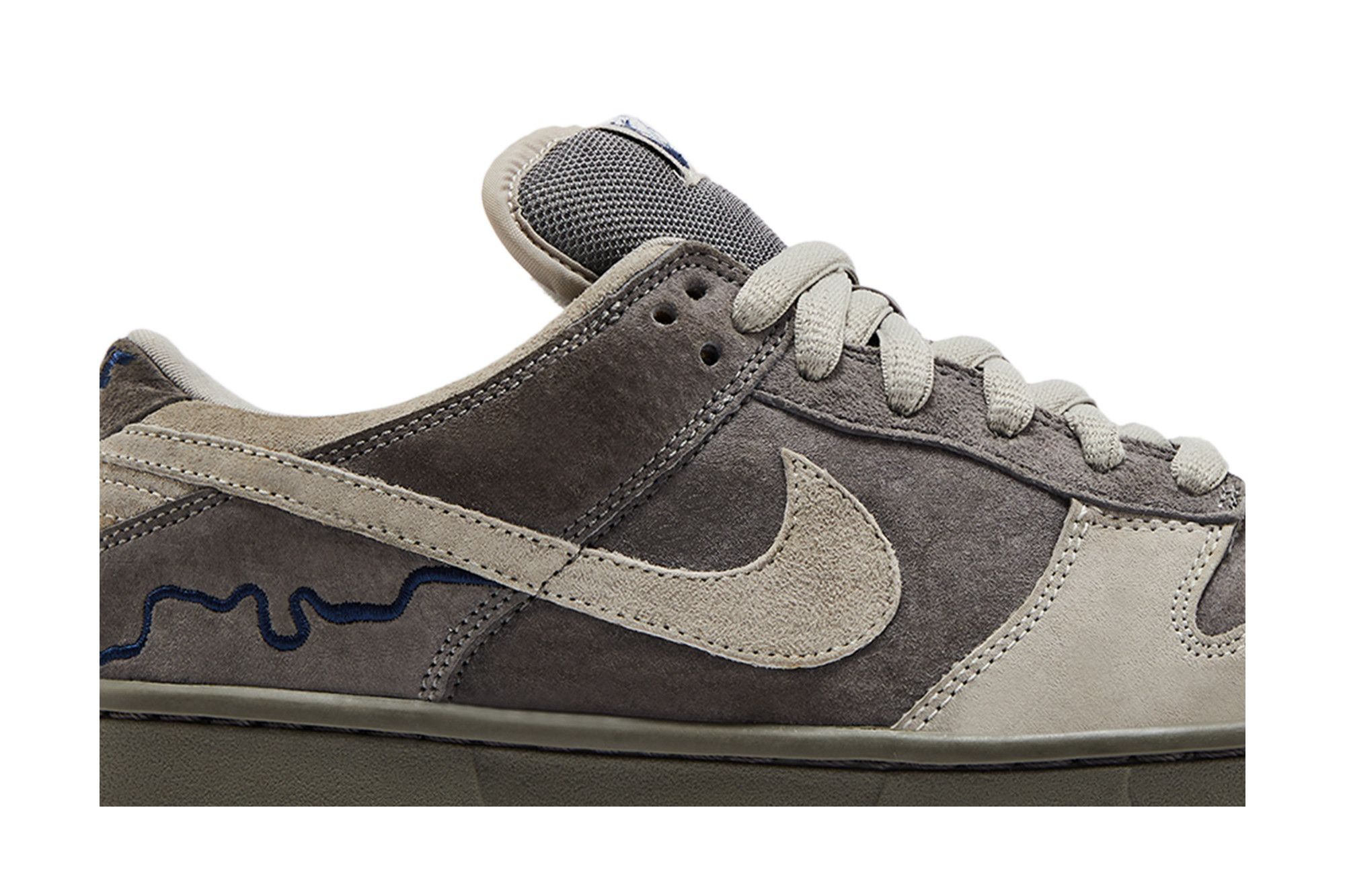 Buy Dunk Low Pro SB London 308269 111 GOAT