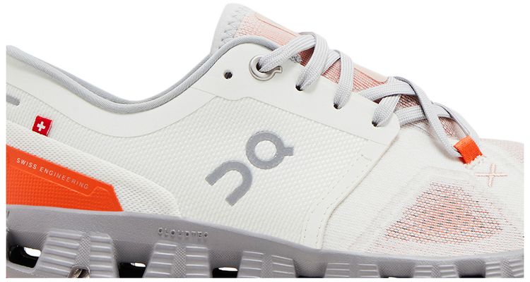 ON Wmns Cloud X 3 Ivory Alloy