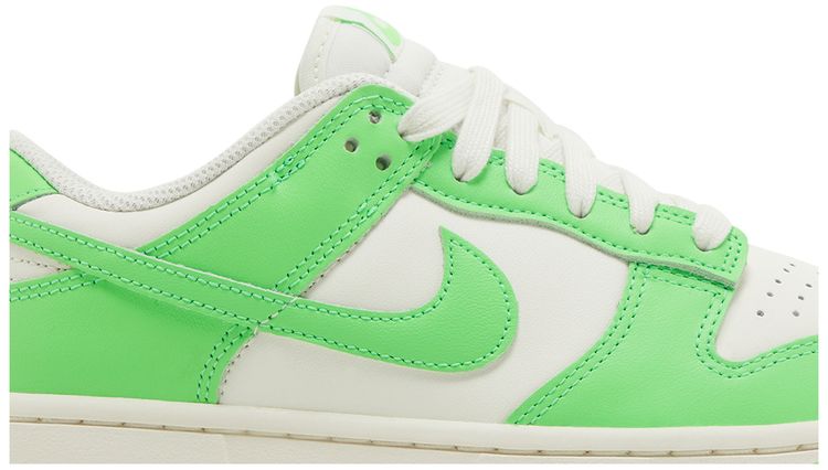 Nike Wmns Dunk Low Green Strike