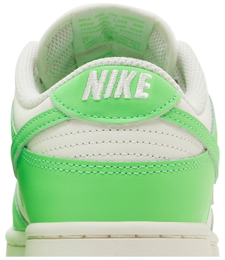 Nike Wmns Dunk Low Green Strike