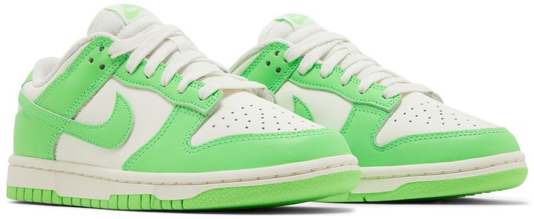 Nike Wmns Dunk Low Green Strike