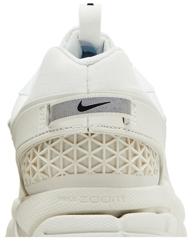 Zoom Vomero Roam Summit White