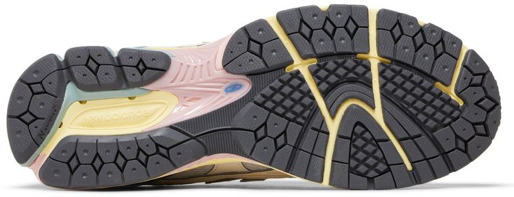 1906U Angora Blue Pink