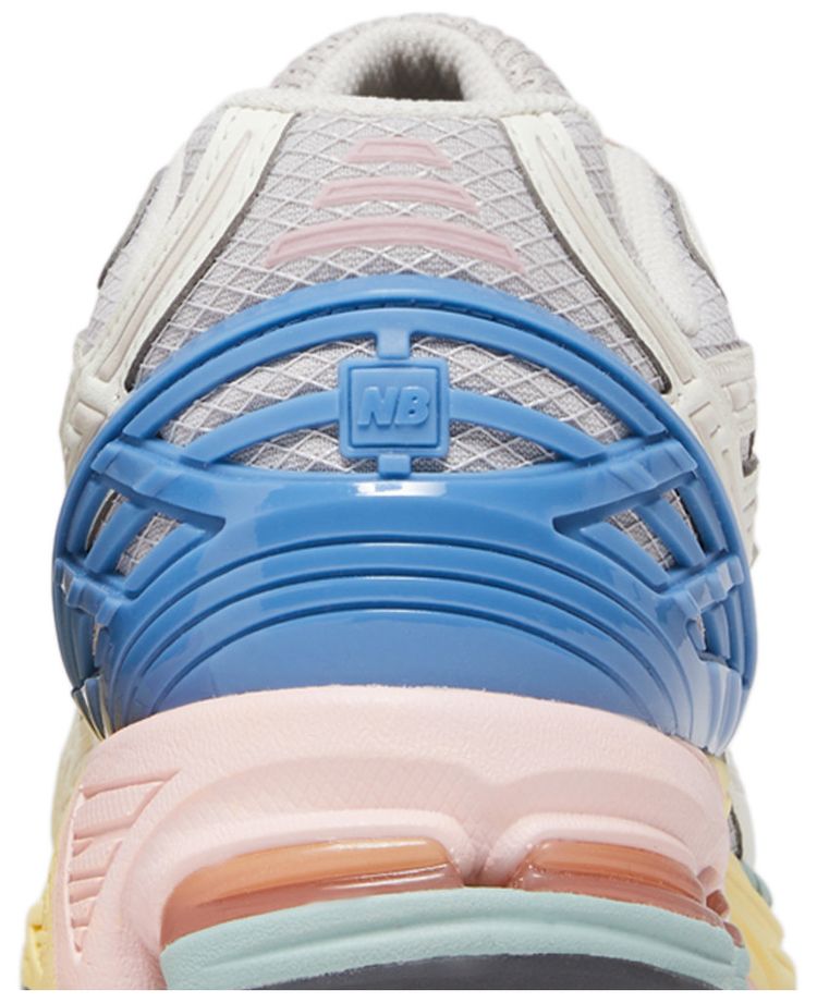 1906U Angora Blue Pink