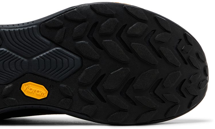 Transport Triple Black