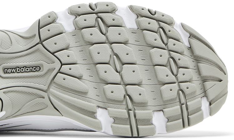 740v2 White Silver Reflection