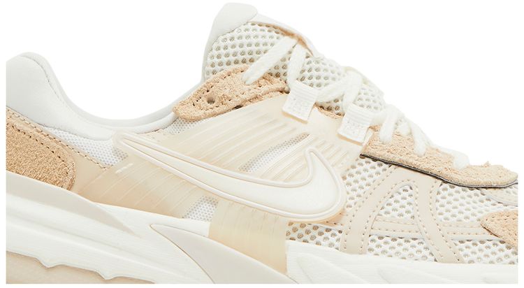 Nike Wmns V2K Run Sail Sanddrift