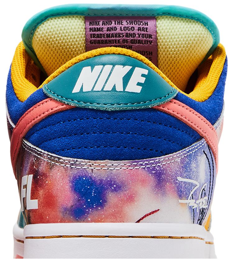Nike Futura Laboratories x Dunk Low SB Sunblush Friends  Family