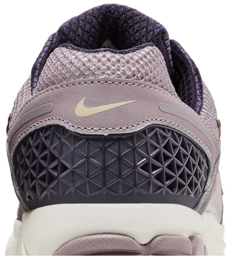 Air Zoom Vomero 5 Platinum Violet Gold