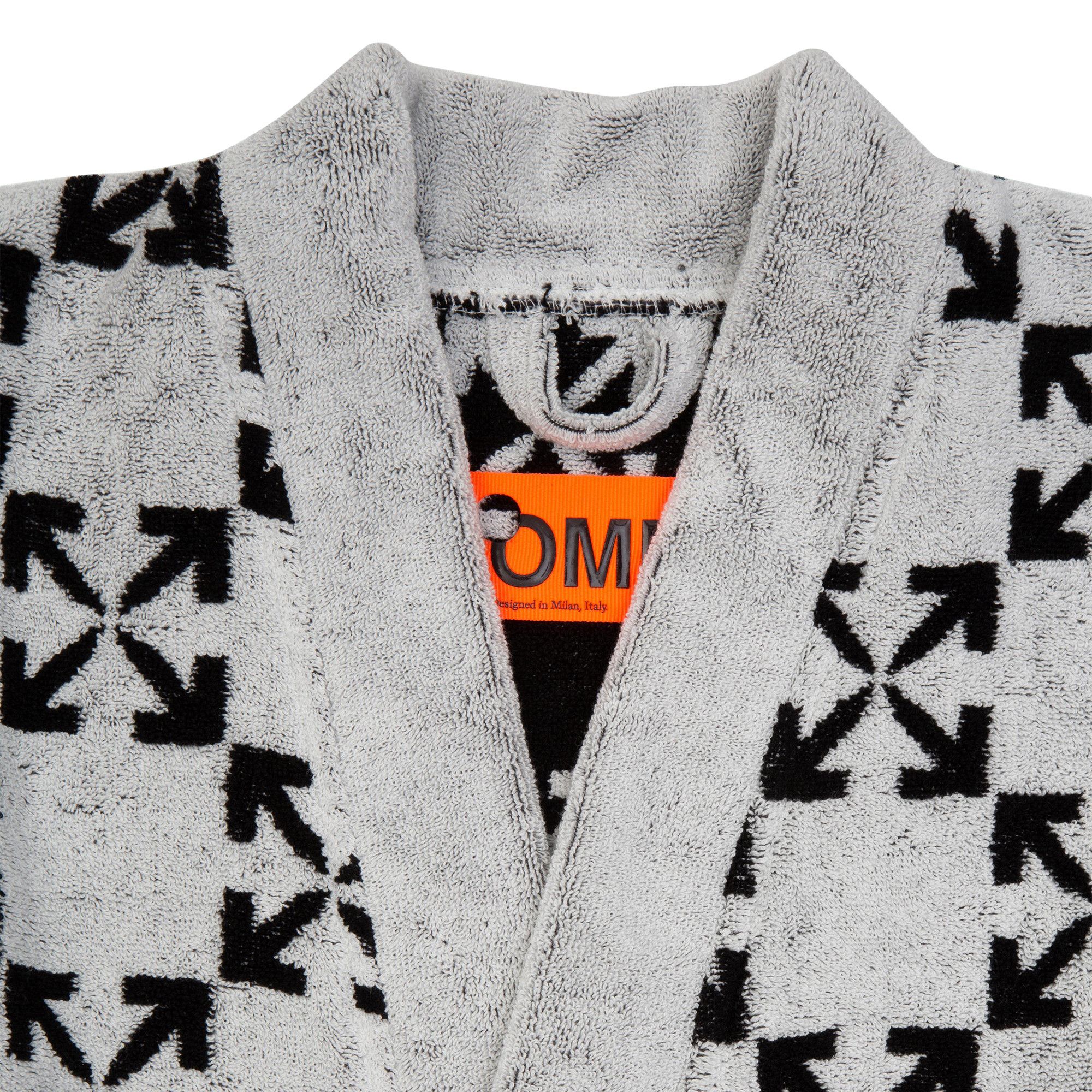 Buy Off-White Arrow Pattern Bathrobe 'Black/White
