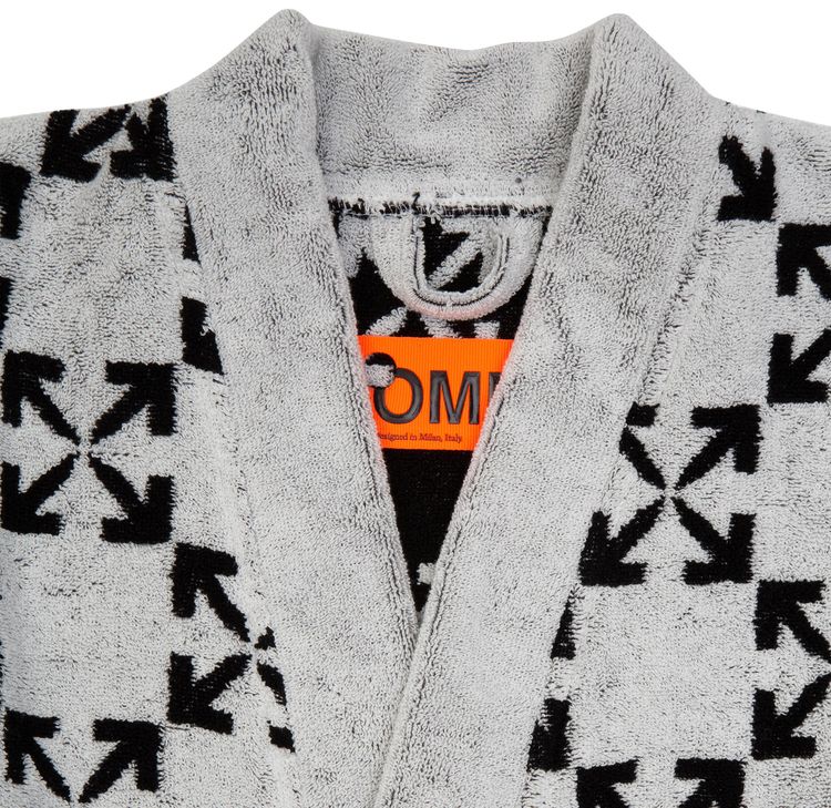 Off White Arrow Pattern Bathrobe BlackWhite