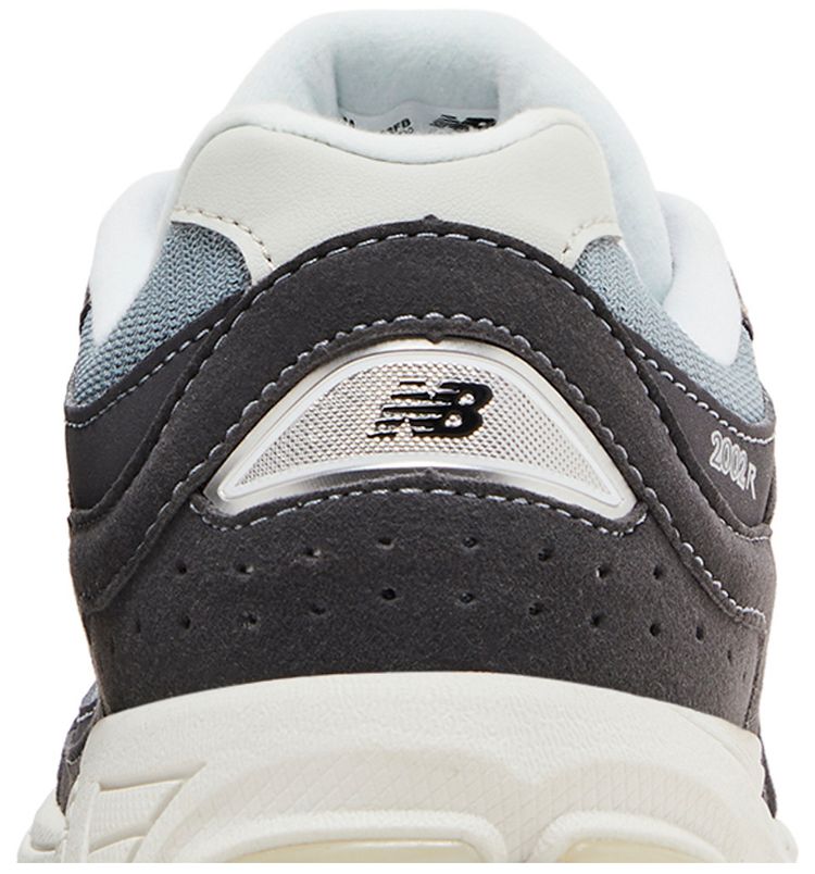 New Balance 2002R Big Kid Magnet Lead