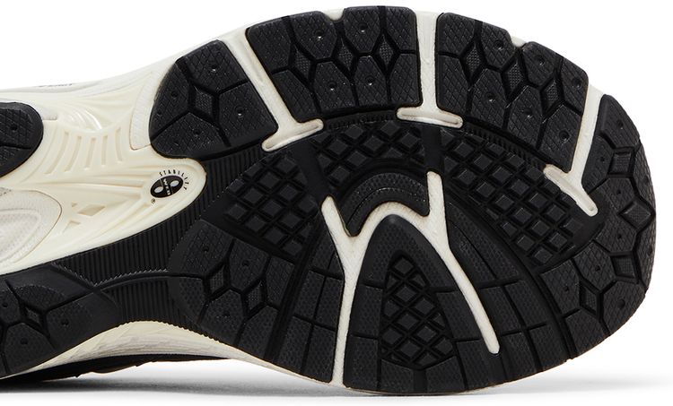 New Balance 2002R Big Kid Magnet Lead