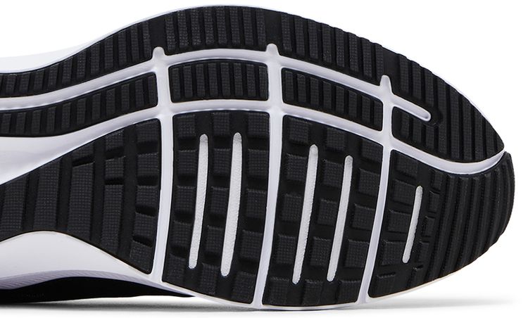 Nike Quest 4 Black University Red