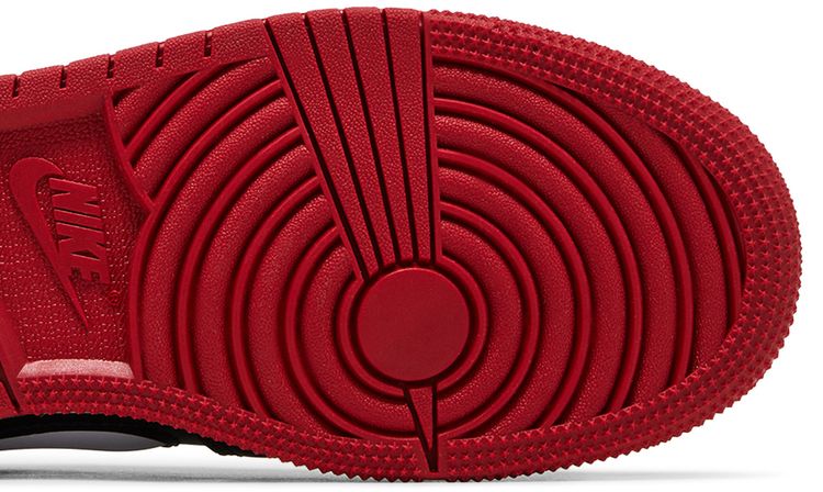 Air Jordan 1 Low Flyease GS Alternate Bred Toe