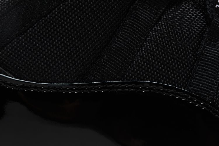 Air Jordan 11 Retro Low Bred 2025