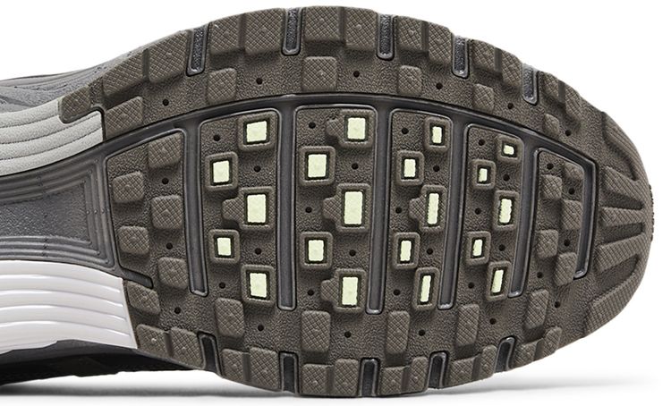 Nike P 6000 Cave Stone Metallic Silver