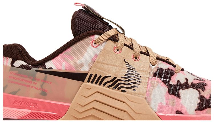 Nike Wmns Metcon 8 AMP Coral Chalk Camo